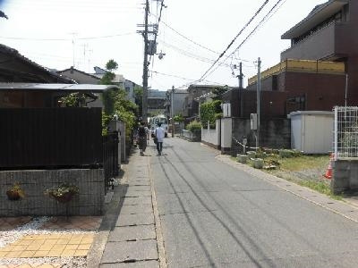 コモド嵯峨の周辺|前面道路
