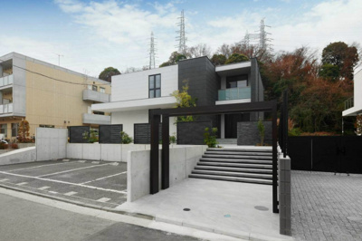 【駐車場】 | Eisvogel/アイスフォーゲル | いつでも目の届く敷地内に駐車場があります♪荷物がかさばりがちなお買物にも、敷地内駐車場があると便利ですよね☆