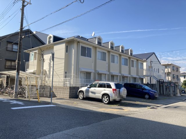西宮市鳴尾町２丁目の駐車場の外観