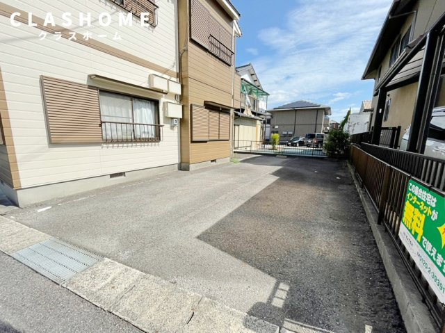 カーサ・グランデの駐車場|同物件の別部屋になります。