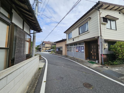 【前面道路含む現地写真】 | 八頭郡八頭町郡家中古戸建て