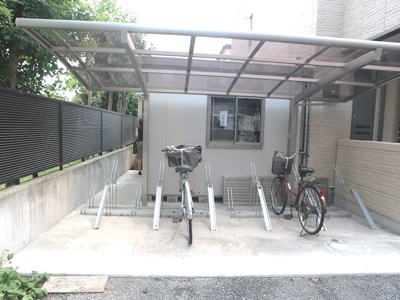 【駐車場】 | アイシイメゾン　13384 | 屋根付きの駐輪場があります(^^)/