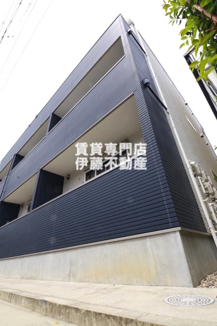 FAMILY STAGE 志賀本通の外観