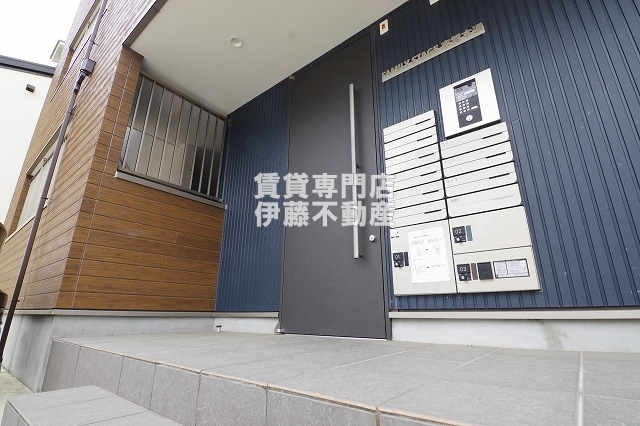 FAMILY STAGE 志賀本通のエントランス|オートロック・宅配ボックス