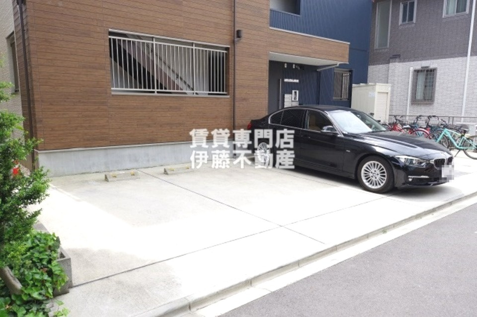 FAMILY STAGE 志賀本通の駐車場