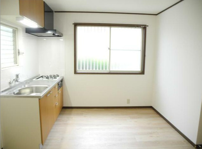 【居間・リビング】 | コーポアイル | 2面採光で明るいダイニングキッチン