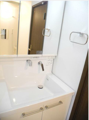 【洗面所】 | コーポアイル | 三面鏡付き洗面化粧台