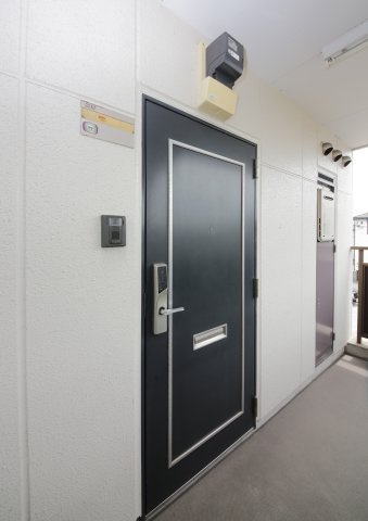 サニーハウス伏見の玄関