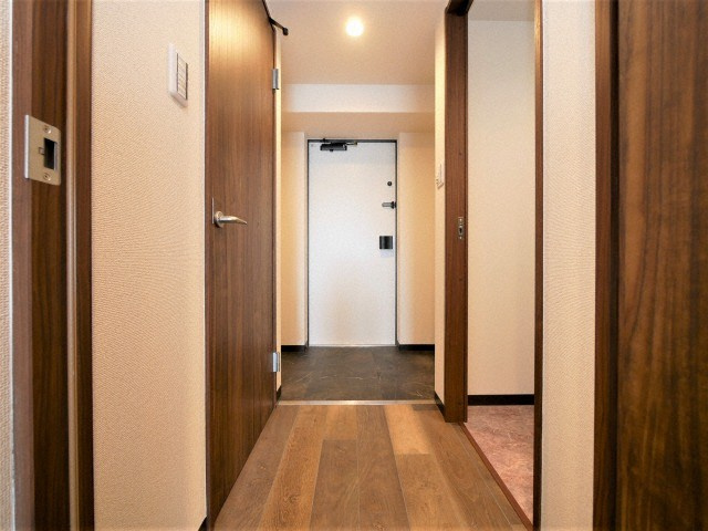 ブリリアントジュネス本町の玄関