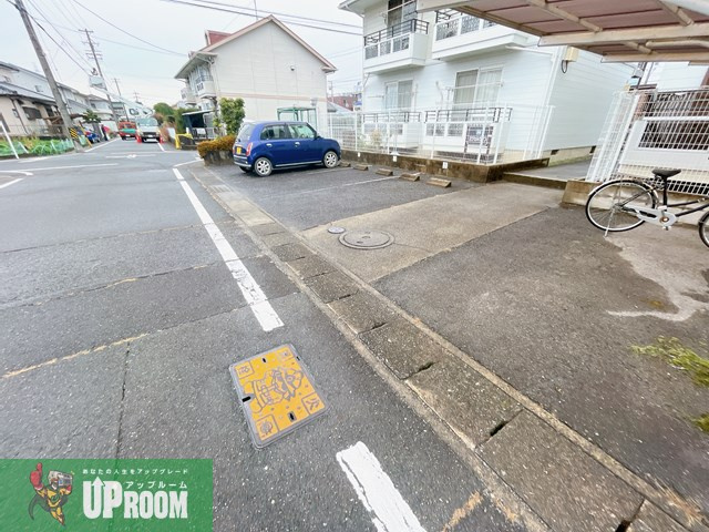 エクセルツイン東棟の駐車場