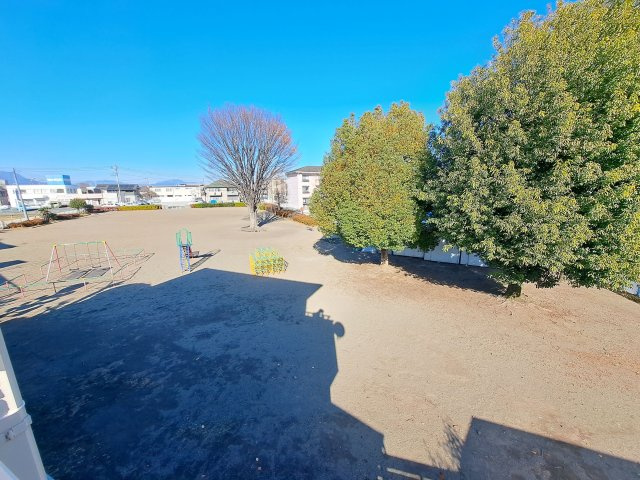 高崎市江木町　中古住宅の展望|物件東側の城東児童公園です。「ご飯だよー！」と遊んでいるお子様に声掛けが出来そうですね！近くで遊べるので保護者の方も安心ですね！