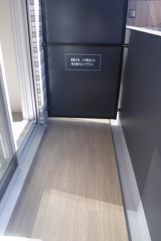 アルコバレーノ武蔵小杉のバルコニー|反転タイプのお部屋の参考写真です。