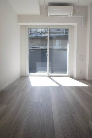 アルコバレーノ武蔵小杉の居間・リビング|反転タイプのお部屋の参考写真です。