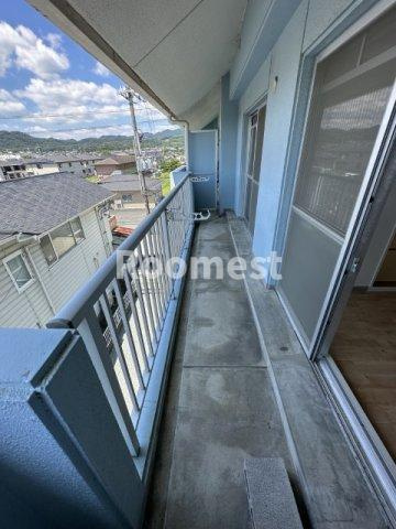 エステートピア香呂のバルコニー|暖かな日差しのふりそそぐバルコニー