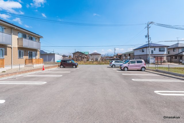 ハピネスＡの駐車場