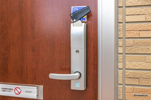 ハピネスＡのエントランス