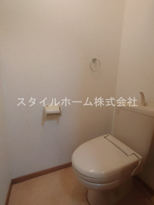 【トイレ】 | シャルマンドミール | 別部屋写真です。