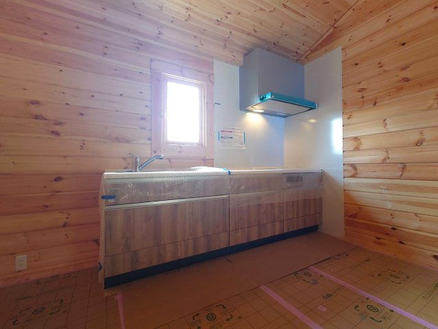 築後未入居★角地につき陽当たり＆通風良好★木の温もりを感じる新築ミニログハウス★京丹波町橋爪渕上のキッチン|キッチン