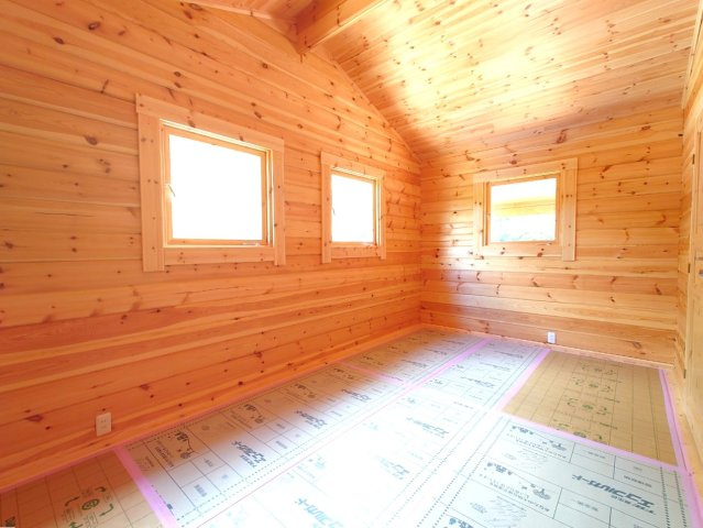 築後未入居★角地につき陽当たり＆通風良好★木の温もりを感じる新築ミニログハウス★京丹波町橋爪渕上の洋室|洋室
