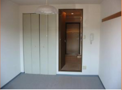 【内装】 | グランダノワ | 明るい色調の室内です 床材は、遮音性を配慮してじゅうたんとなっています。