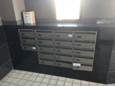 【エントランス】 | グランダノワ | 清潔なエントランスにある集合ポストです