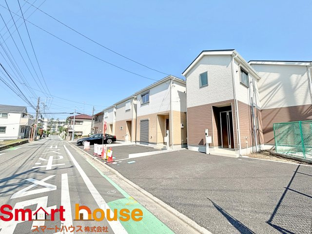 相模原市南区相模台　4棟の前面道路含む現地写真|低層の一戸建てを中心とした街並みが整然と続き、周辺は高い建物が建っていないので、採光や開放性に恵まれ、空が広く緑の多い閑静な趣を感じる環境です。
