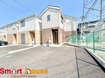 【外観】 | 相模原市南区相模台　4棟 | 外壁が周囲の街並みと青空に生えるお洒落な仕上がり！周囲には高い建物のないエリア。青い空が大きく感じますね。
