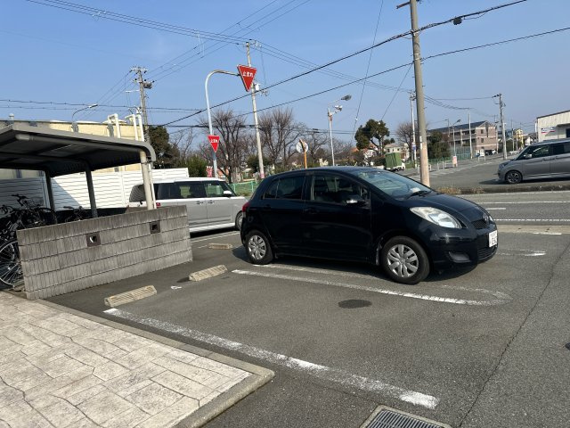 サンリット・レジデンスの駐車場