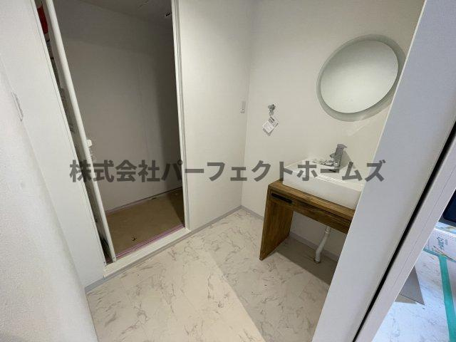 リベラル都丘の洗面所|ゆったりとスペースのある洗面所
