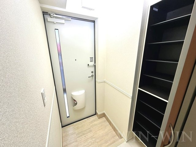 エ・ヴィーバ草間の玄関