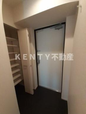 【玄関】 | グランシルバ大森 | 収納もある玄関です