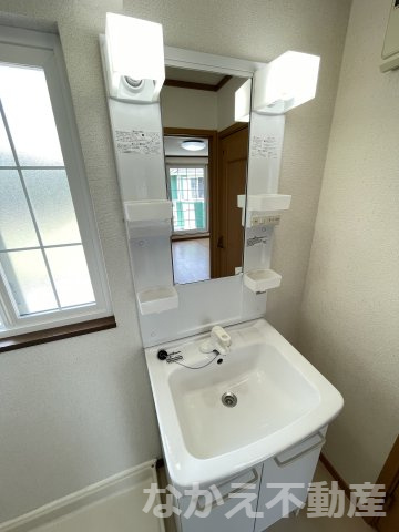 【洗面所】 | 明るい洗面所です
