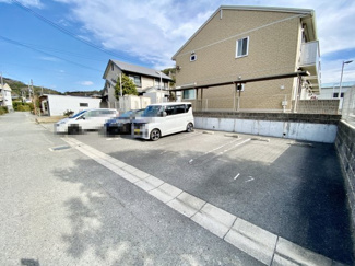 【駐車場】