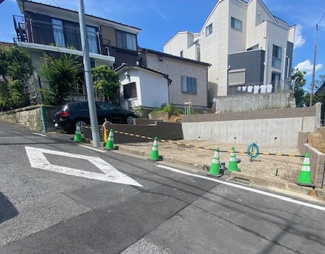 【前面道路含む現地写真】