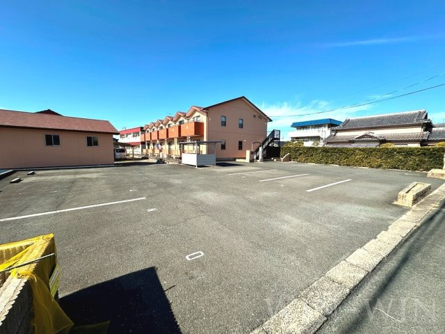 シャルマンドミールの駐車場