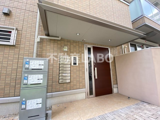 フリージア天王寺のエントランス