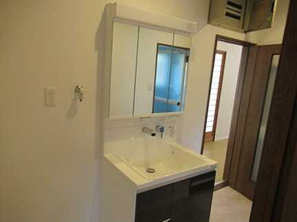 広島市安佐北区落合南８丁目　中古一戸建て(JS)の独立洗面台