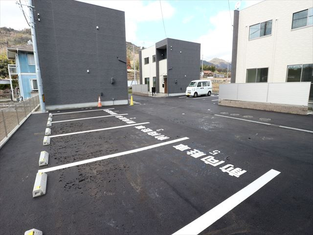 サンライズの駐車場