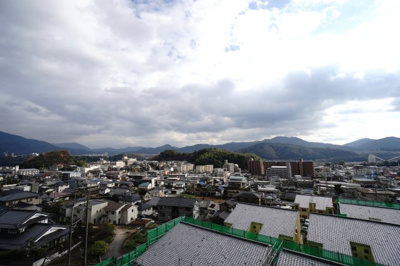 【展望】 | 【上質リフォーム】八木パークハウス桜通り | 【四季を感じる】
四季の移ろい・爽やかな青空や風を感じられ
自然を愉しめるパノラマビュー。
毎日の暮らしに余裕を感じさせてくれる、
遮る物の無い開放的な眺望を是非、ご堪能ください。