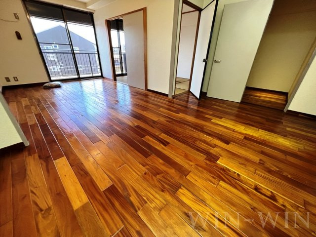 ユトリロ橋良町の居間・リビング