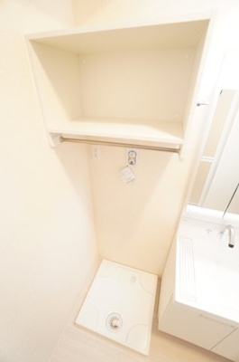 【洗面所】 | Arc千葉本町 | 洗濯機置き場には棚もございます♪