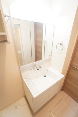 【独立洗面台】 | Arc千葉本町 | 三面鏡、シャンプードレッサー付きの洗面台です！