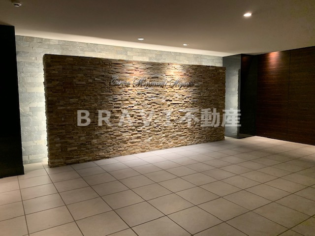 エスライズ本町東　BRAVI不動産のロビー|【エスライズ本町東】ゆとりのあるロビーです