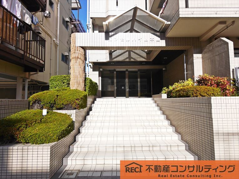 エンゼルハイム本山のエントランス