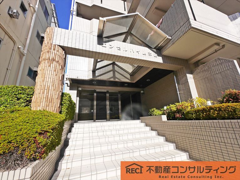エンゼルハイム本山のエントランス