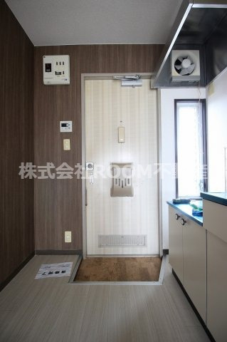 アルス鷹尾台の玄関|収納もある玄関です