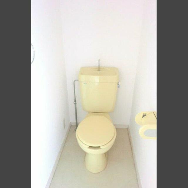 久留米市合川町のアパートのトイレ|落ち着いた色調のトイレです