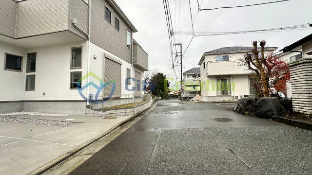 秦野市東田原　新築戸建の前面道路含む現地写真