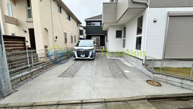 秦野市東田原　新築戸建の駐車場