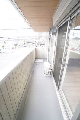 【バルコニー】 | Arc千葉本町 | 全フロア、全室シャッター付きです！